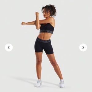 NWOT GYMSHARK FLEX SHORTS SIZE SMALL